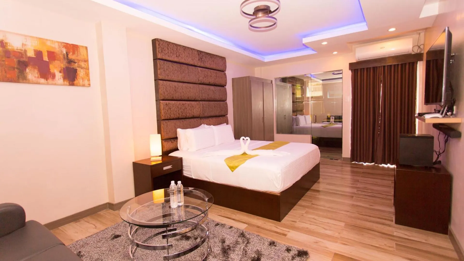 Cf Grand Central Angeles Hotel